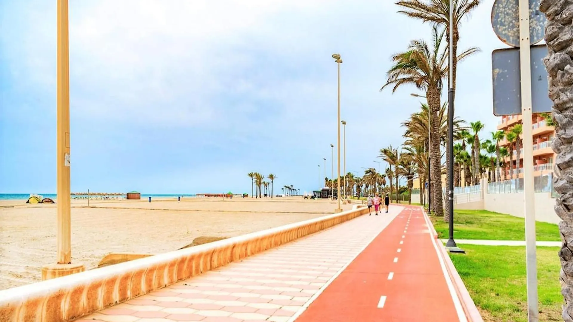Beautiful Holiday Home In Roquetas De Mar By The Sea Espanha