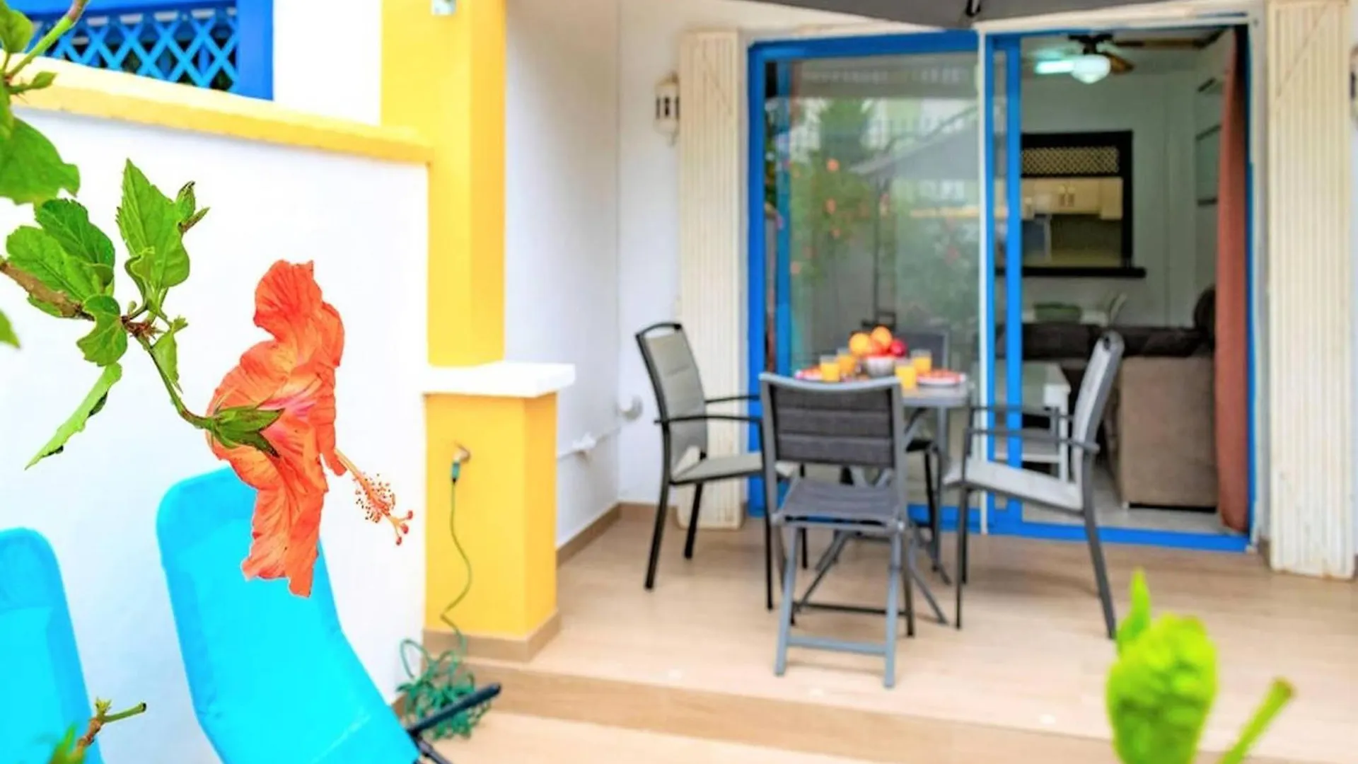 Beautiful Holiday Home In Roquetas De Mar By The Sea