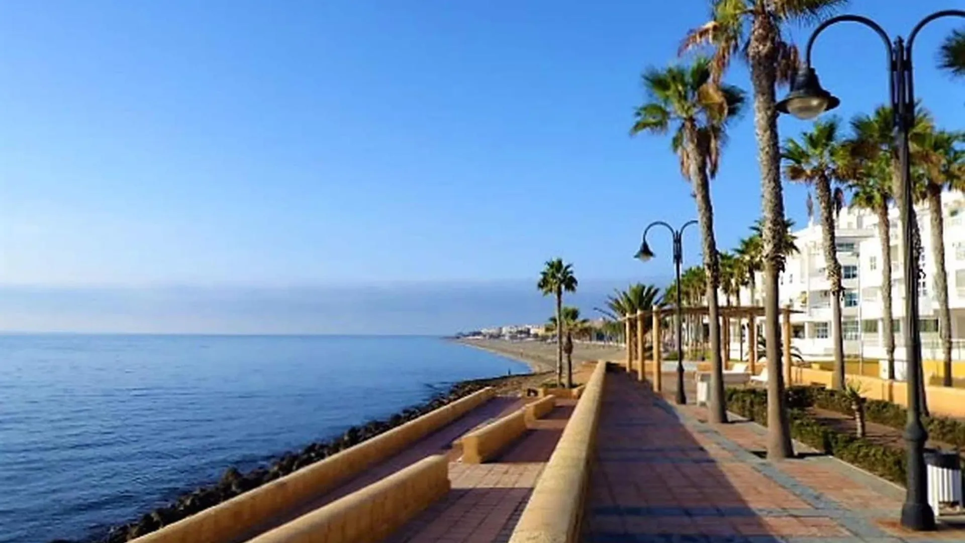 Beautiful Holiday Home In Roquetas De Mar By The Sea