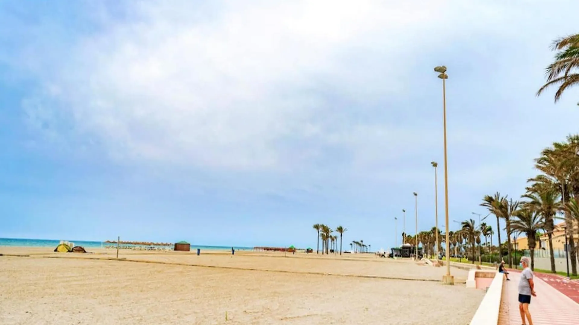 Beautiful Holiday Home In Roquetas De Mar By The Sea