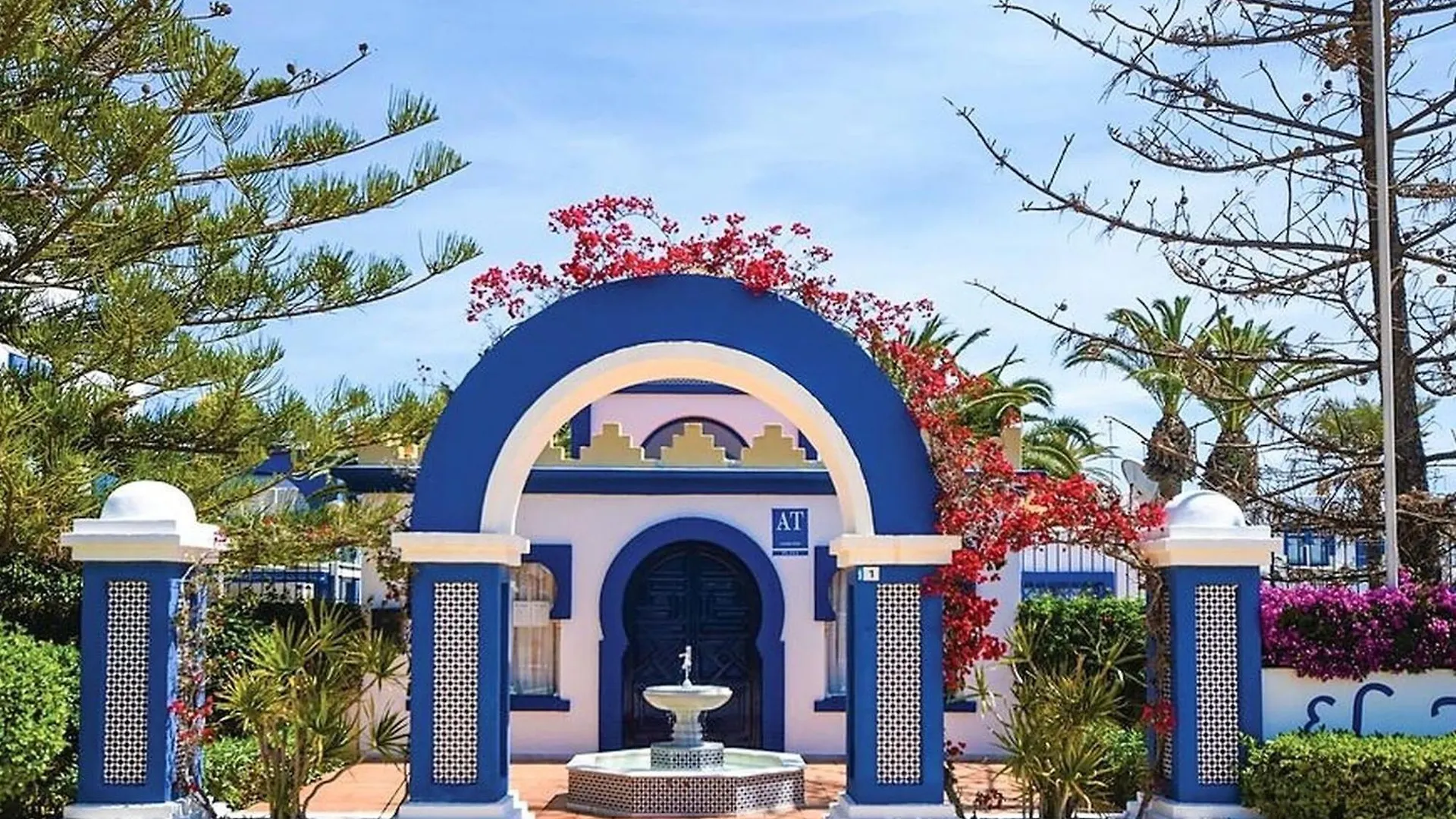 Beautiful Holiday Home In Roquetas De Mar By The Sea