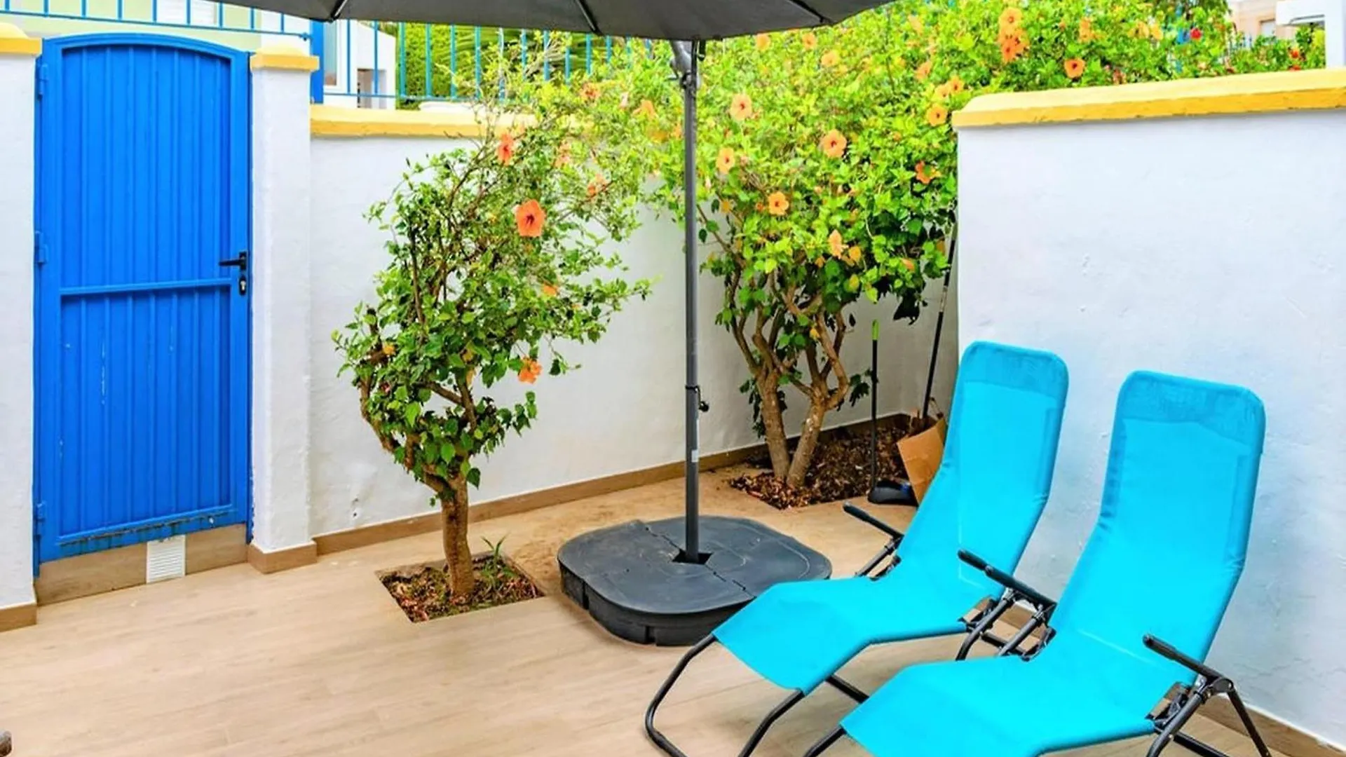 Beautiful Holiday Home In Roquetas De Mar By The Sea