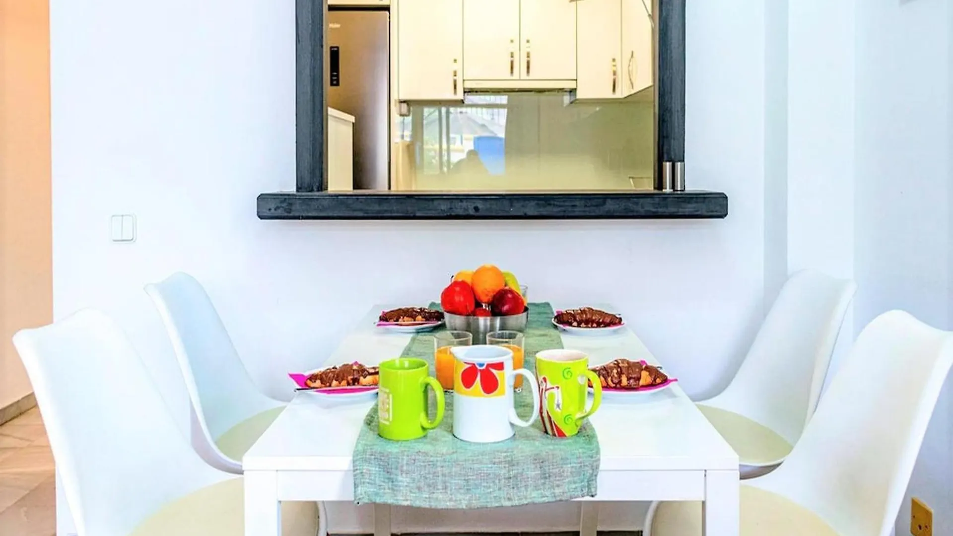 Beautiful Holiday Home In Roquetas De Mar By The Sea