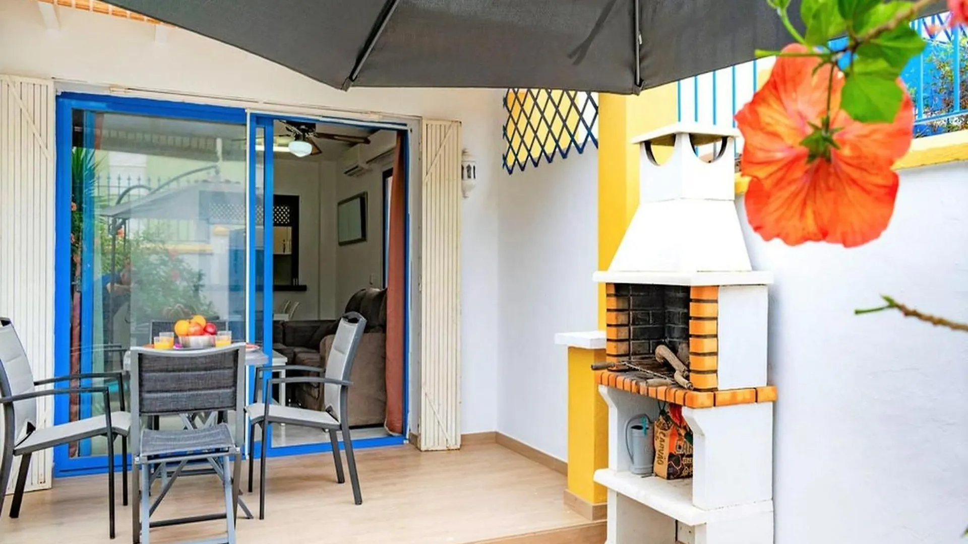 Beautiful Holiday Home In Roquetas De Mar By The Sea