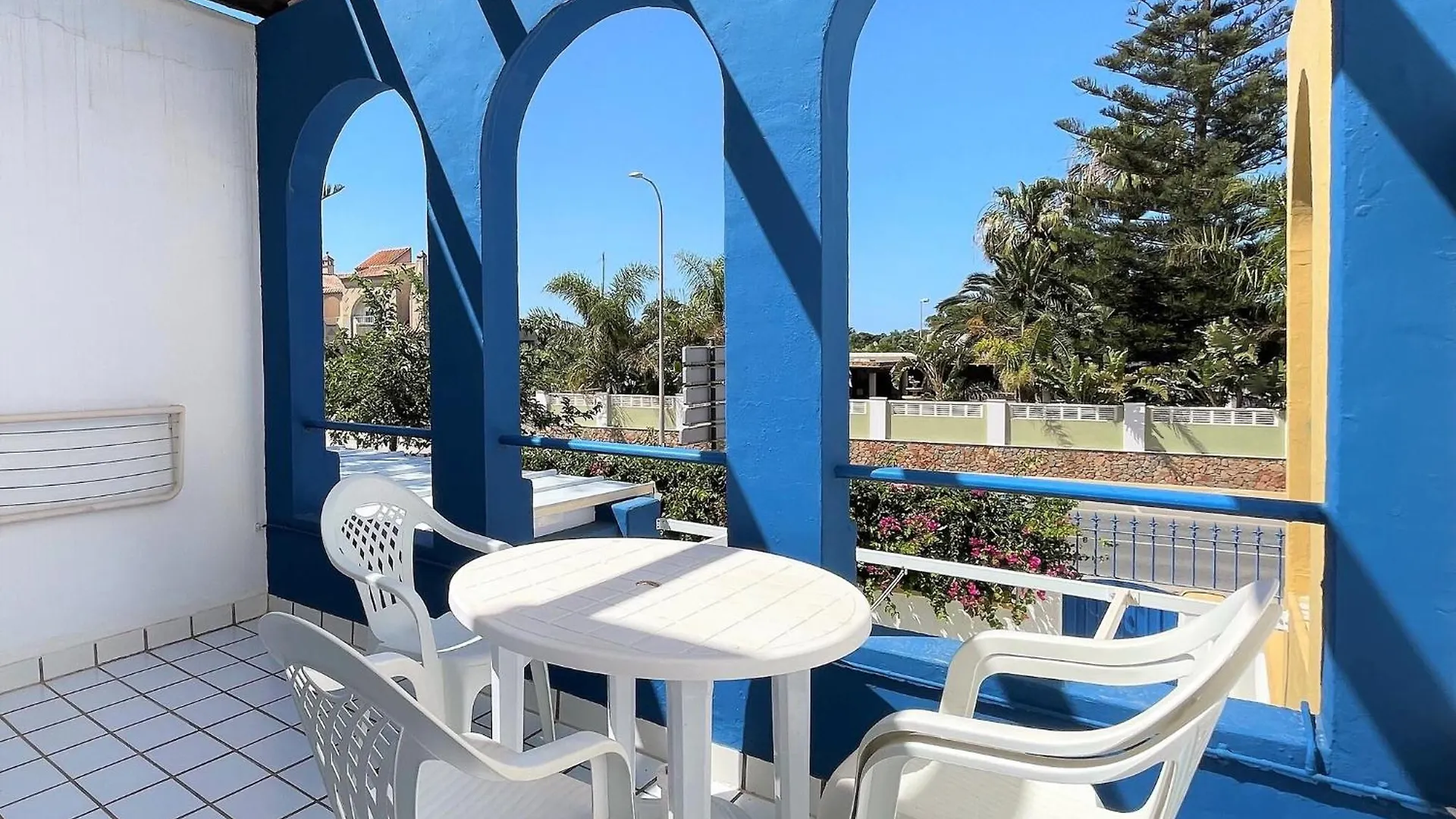 Beautiful Holiday Home In Roquetas De Mar By The Sea
