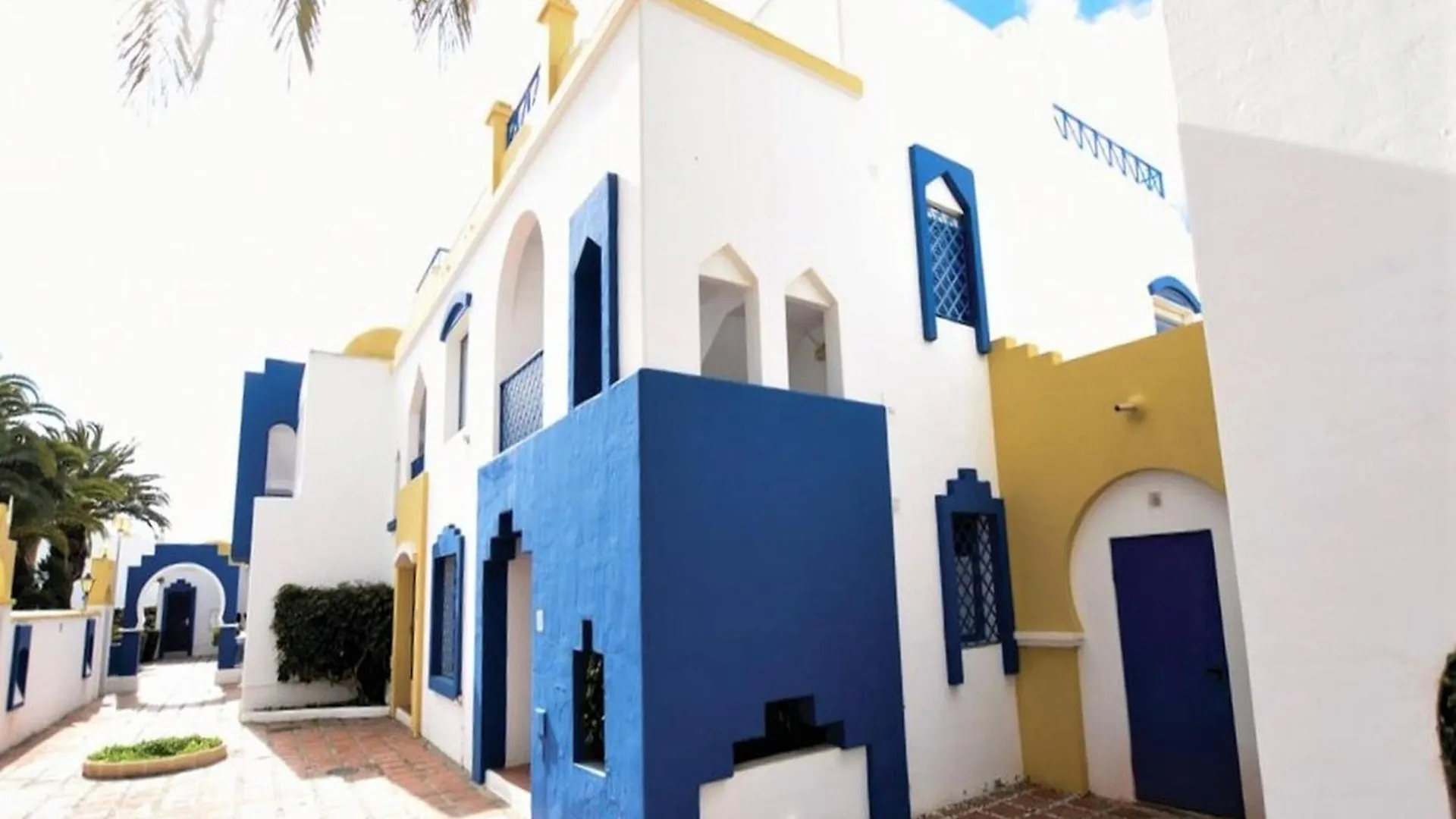 Beautiful Holiday Home In Roquetas De Mar By The Sea