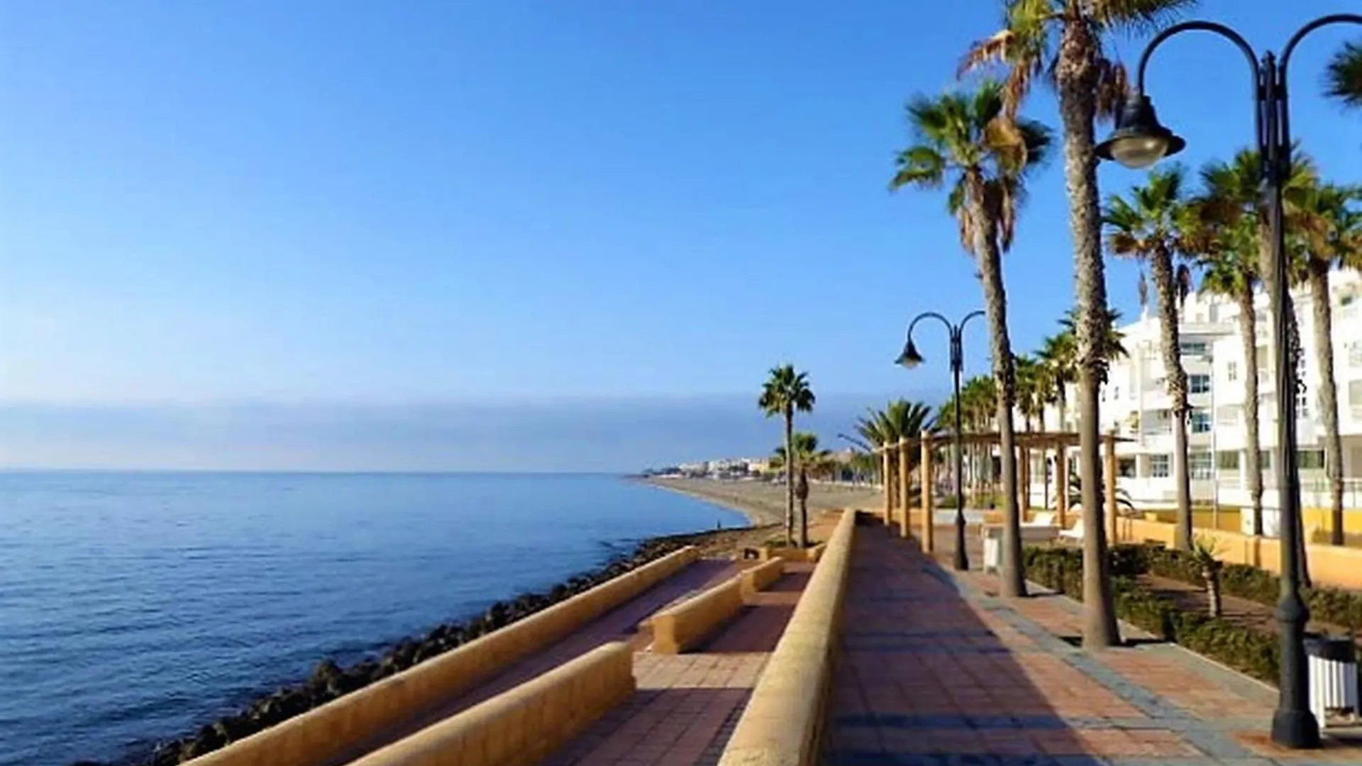 Beautiful Holiday Home In Roquetas De Mar By The Sea