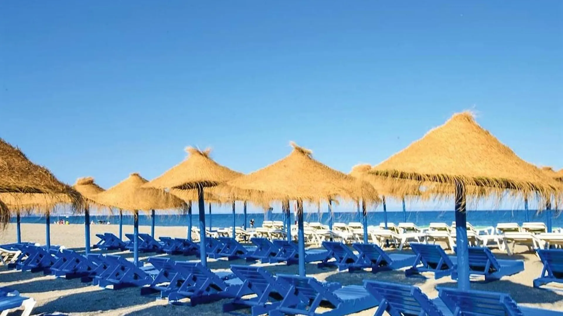 Beautiful Holiday Home In Roquetas De Mar By The Sea