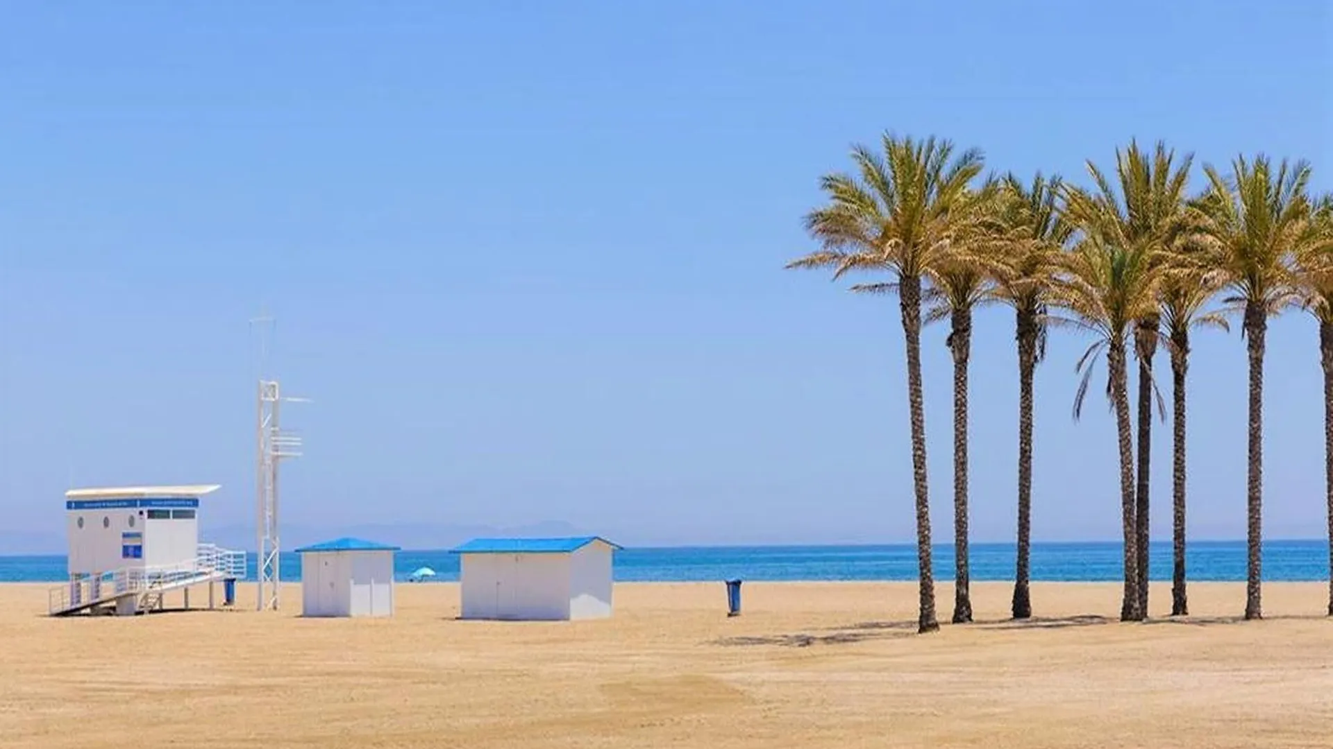 Beautiful Holiday Home In Roquetas De Mar By The Sea
