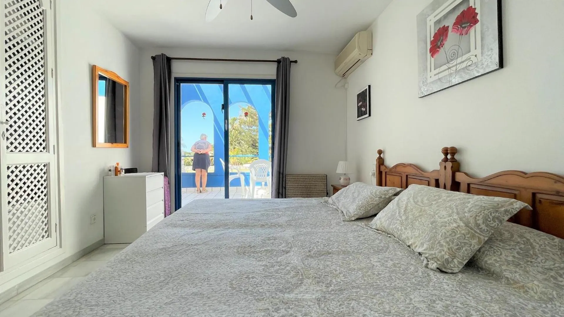 Beautiful Holiday Home In Roquetas De Mar By The Sea