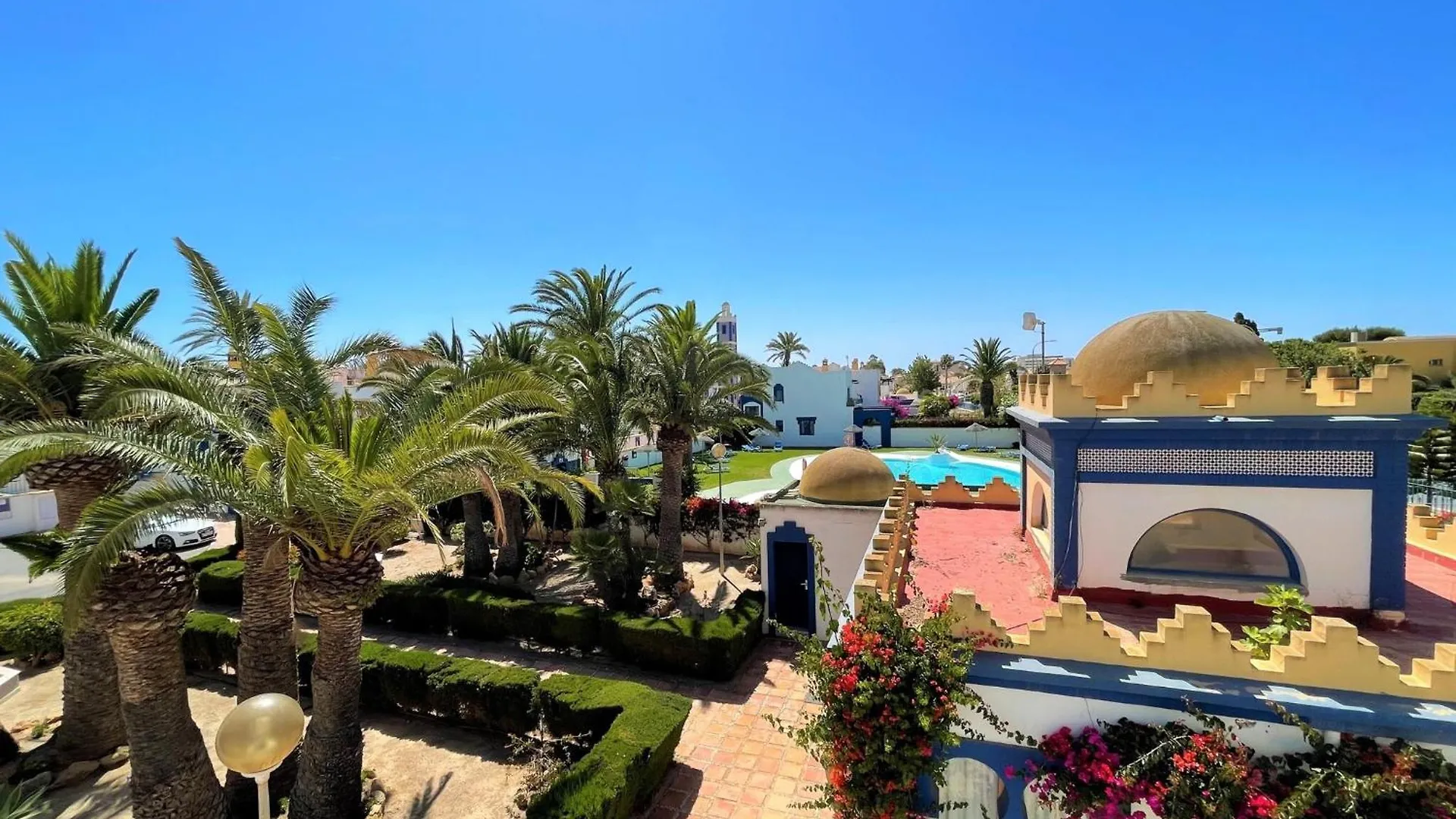 Beautiful Holiday Home In Roquetas De Mar By The Sea