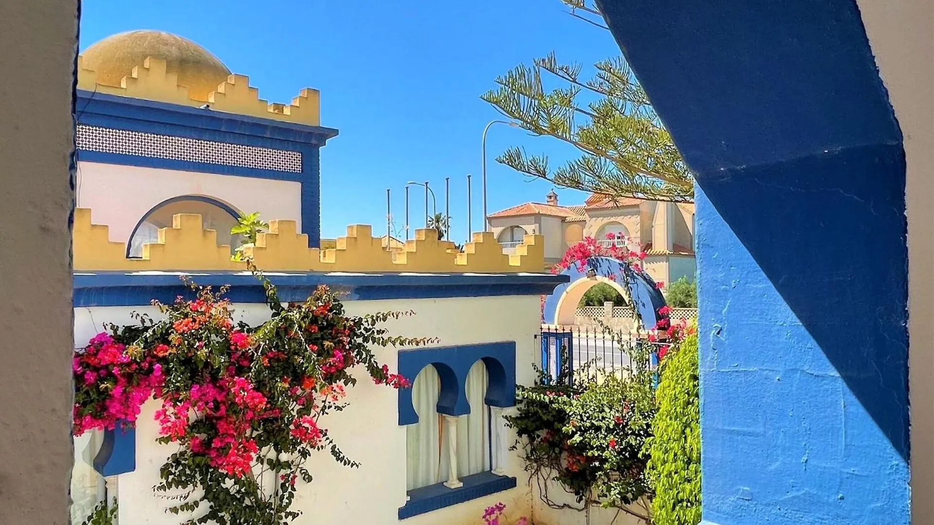 Beautiful Holiday Home In Roquetas De Mar By The Sea