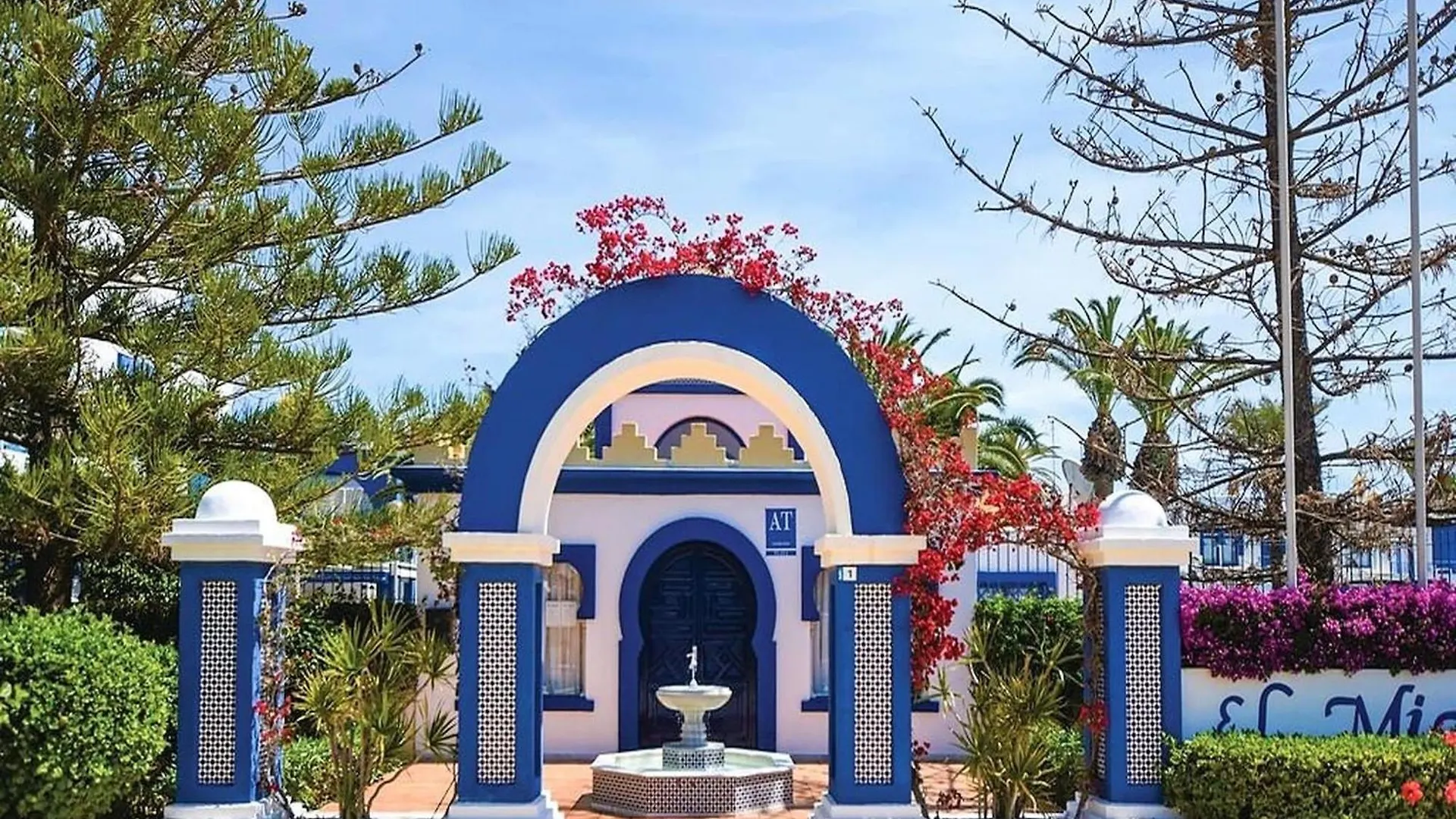 Beautiful Holiday Home In Roquetas De Mar By The Sea