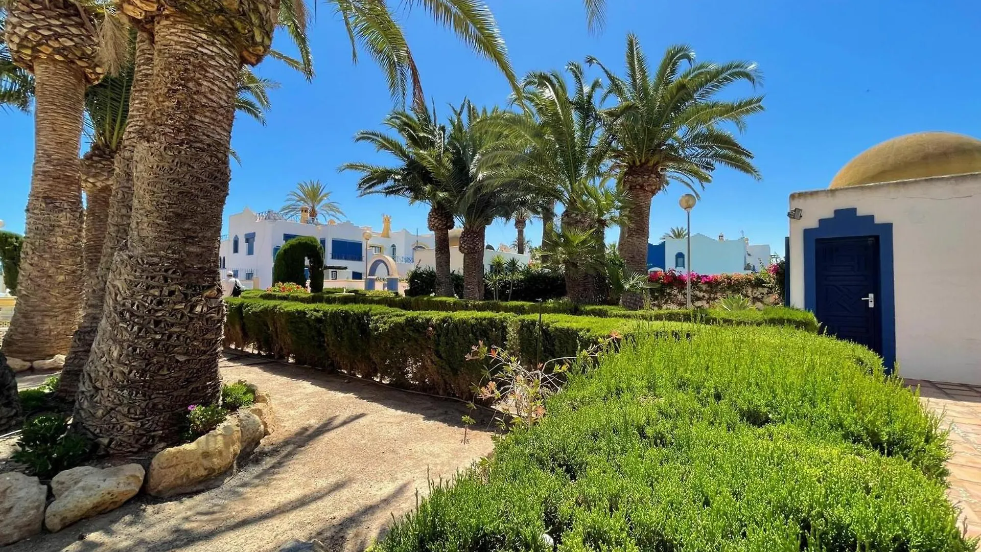 Beautiful Holiday Home In Roquetas De Mar By The Sea