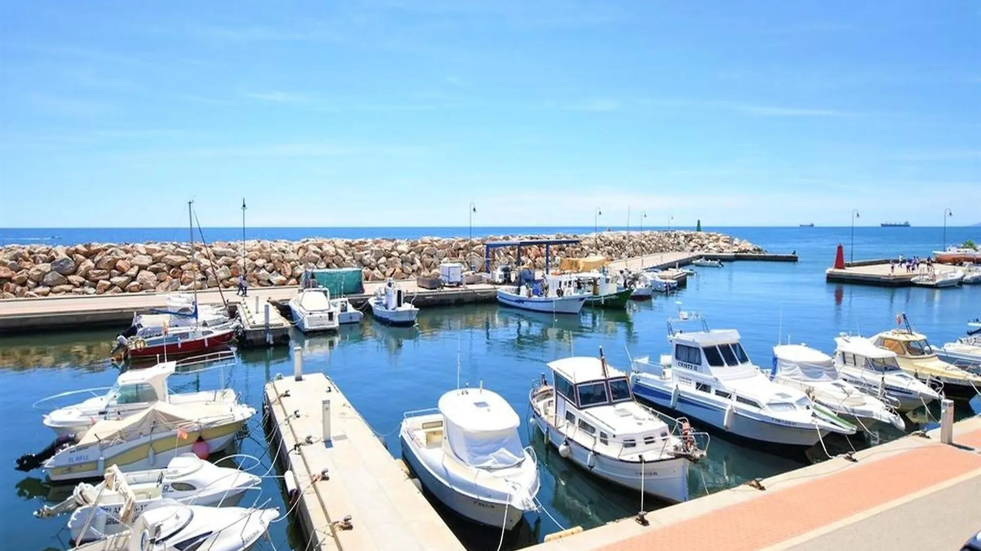 Beautiful Holiday Home In Roquetas De Mar By The Sea