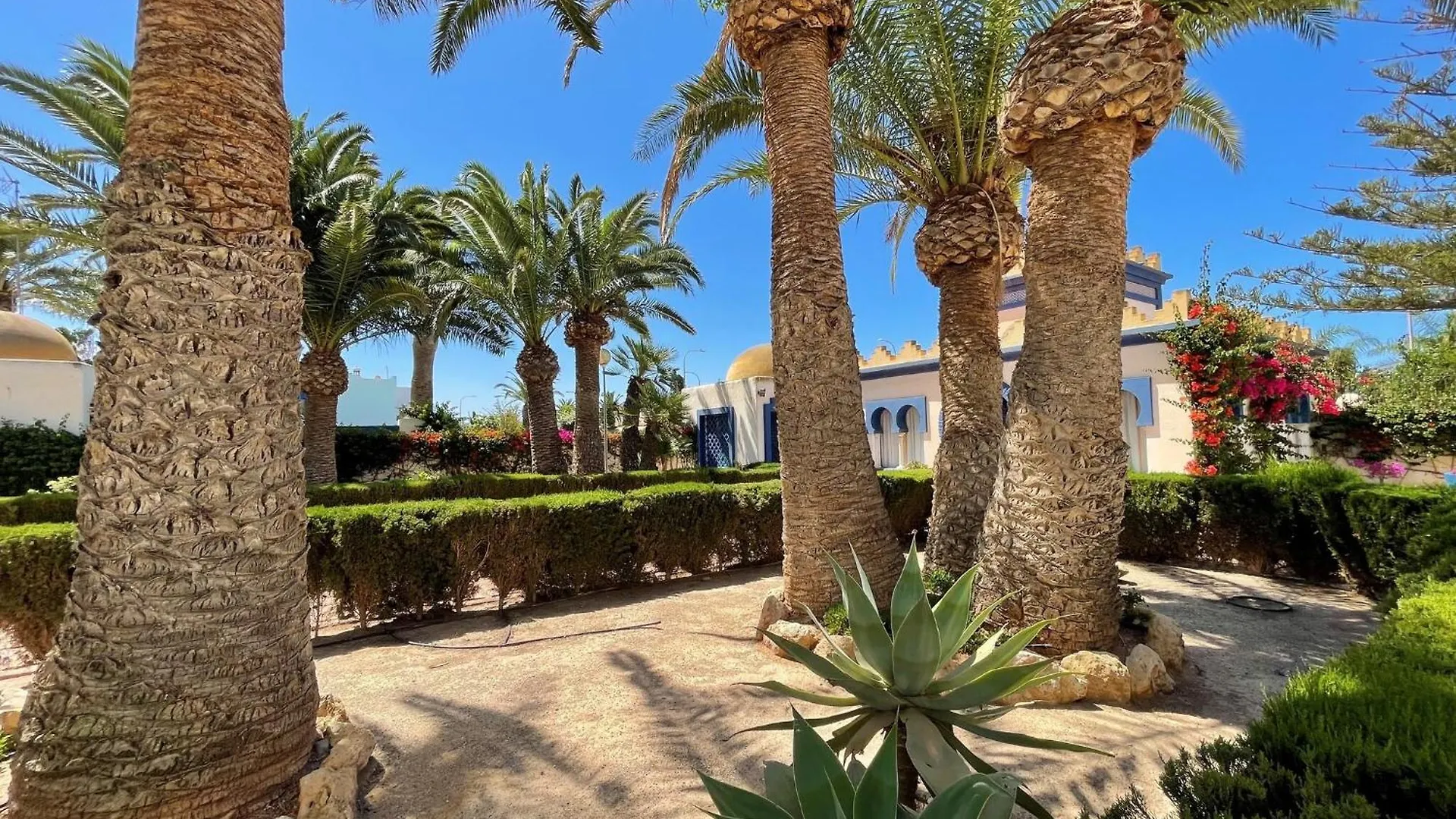 Beautiful Holiday Home In Roquetas De Mar By The Sea